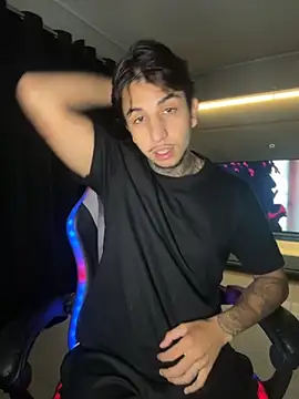 Snapshot of RealGdiass chatting on 10-08-25, 03:52 RealGdiass online show from 10-08-25, 03:52