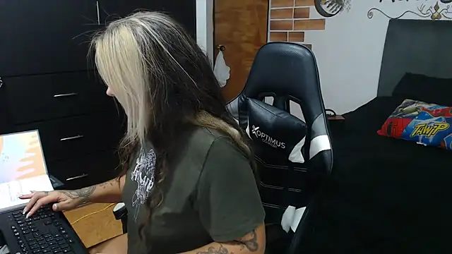 perlagoloza05 online show from 11-12-25, 03:10