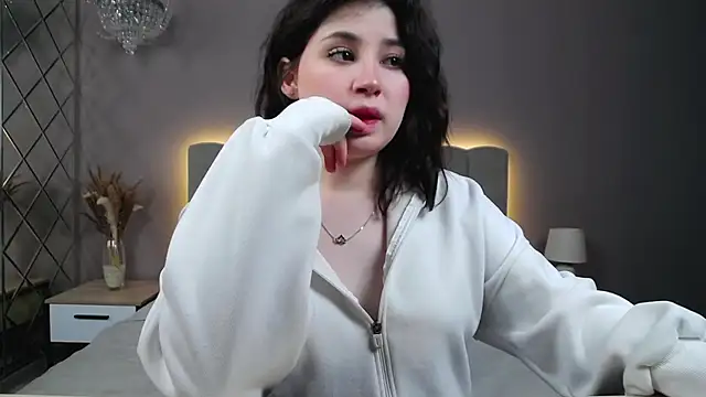 DianaMello online show from 11-06-25, 05:22