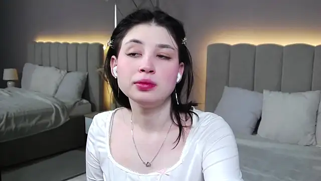 DianaMello online show from 11-27-25, 04:13