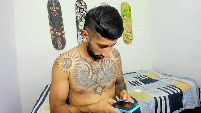 Snapshot of sofiandnick_smith chatting on 06-16-26, 03:17 sofiandnick smith online show from 06-16-26, 03:17