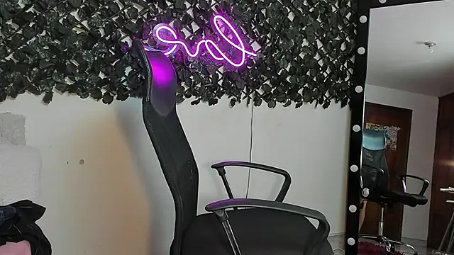 Samanta Ortiz online show from 11-29-25, 08:31