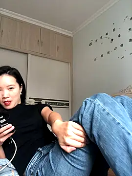 Snapshot of Mile-m chatting on 10-12-25, 03:52 Mile-m online show from 10-12-25, 03:52