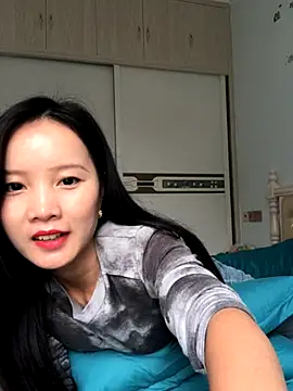 Snapshot of Mile-m chatting on 10-21-25, 04:23 Mile-m online show from 10-21-25, 04:23