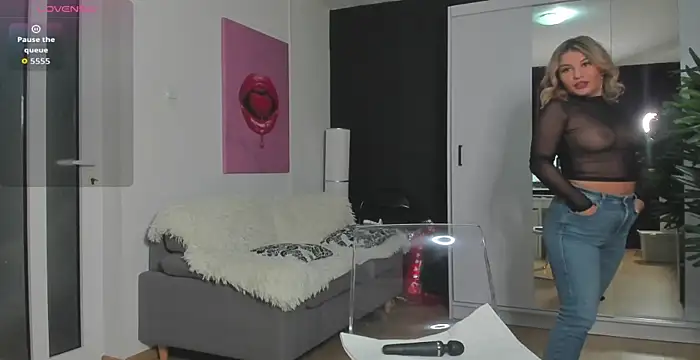 Snapshot of ari_lovee chatting on 10-21-25, 03:50 ari lovee online show from 10-21-25, 03:50