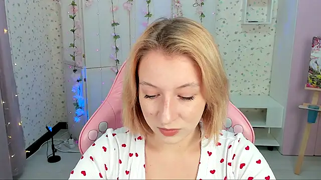 Snapshot of Emma_Garcias chatting on 10-19-25, 12:08 Emma Garcias online show from 10-19-25, 12:08