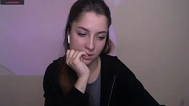 Snapshot of _OlivkaSexy chatting on 10-03-25, 11:56 OlivkaSexy online show from 10-03-25, 11:56