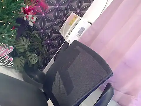 Hot chely online show from 12-21-25, 11:16