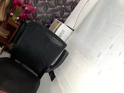 Hot chely online show from 10-24-25, 10:42