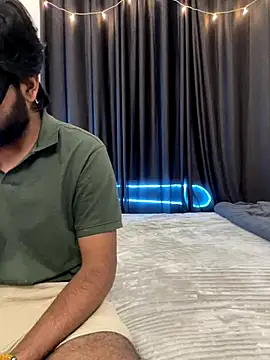 vickyandtania online show from 12-18-25, 03:16