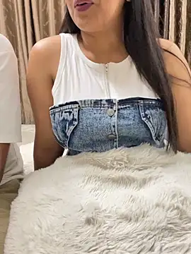 vickyandtania online show from 03-10-26, 05:06