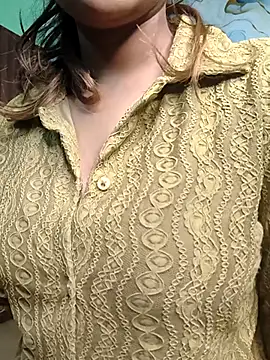 Laura 43 online show from 11-07-25, 07:40