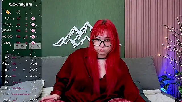 Klee Love online show from 10-13-25, 04:36