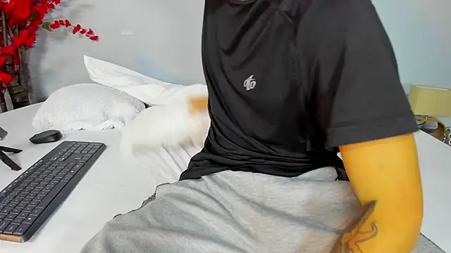 Snapshot of 2_fire chatting on 11-08-25, 08:12 2 fire online show from 11-08-25, 08:12