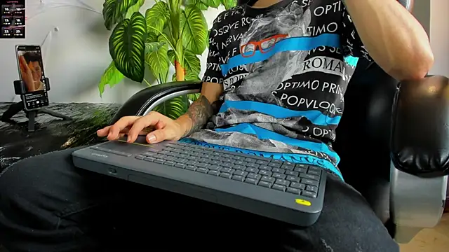 Snapshot of 2_fire chatting on 11-01-25, 09:19 2 fire online show from 11-01-25, 09:19