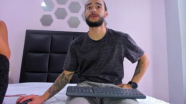 Snapshot of 2_fire chatting on 01-12-26, 01:29 2 fire online show from 01-12-26, 01:29