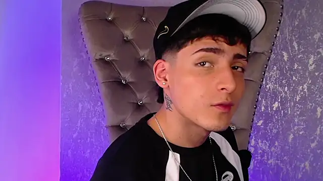 MateoMitchell online show from 11-04-25, 04:38