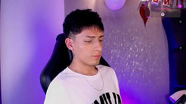 Snapshot of MateoMitchell chatting on 02-12-26, 05:07 MateoMitchell online show from 02-12-26, 05:07