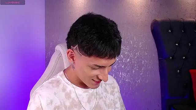 Snapshot of MateoMitchell chatting on 02-05-26, 04:08 MateoMitchell online show from 02-05-26, 04:08