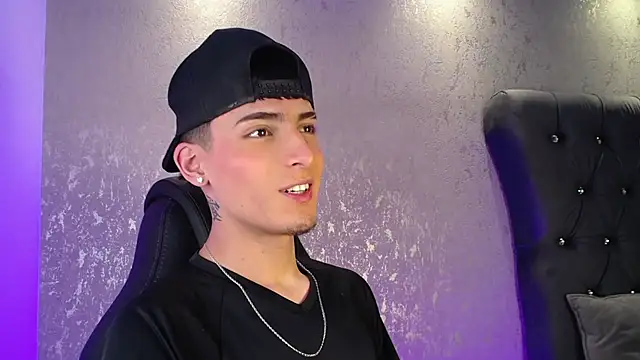 MateoMitchell online show from 11-26-25, 04:56