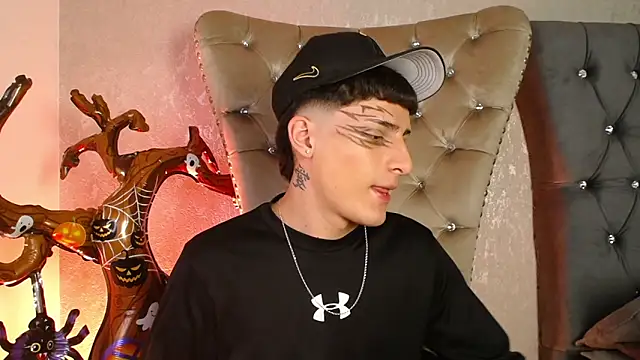 MateoMitchell online show from 10-31-25, 05:26