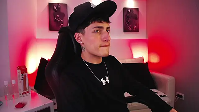 Snapshot of MateoMitchell chatting on 01-16-26, 04:38 MateoMitchell online show from 01-16-26, 04:38