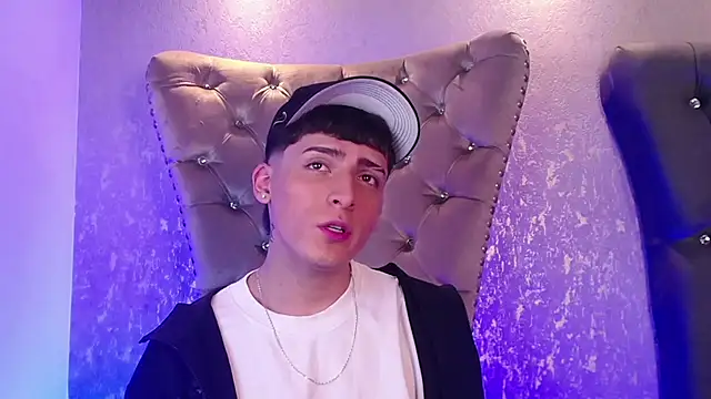 MateoMitchell online show from 10-22-25, 04:56