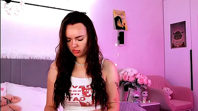 Snapshot of JenniferLouns chatting on 10-06-25, 11:33 JenniferLouns online show from 10-06-25, 11:33