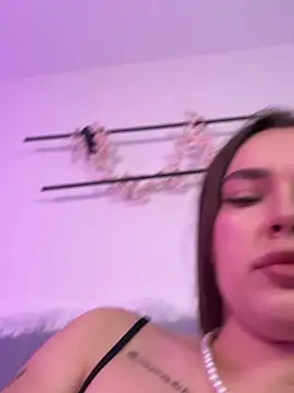 Snapshot of JenniferLouns chatting on 10-15-25, 11:51 JenniferLouns online show from 10-15-25, 11:51