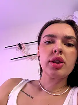 Snapshot of JenniferLouns chatting on 10-22-25, 12:48 JenniferLouns online show from 10-22-25, 12:48
