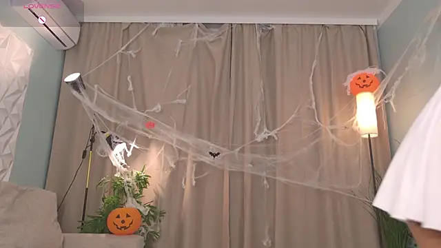 Playful Lia online show from 10-30-25, 02:14