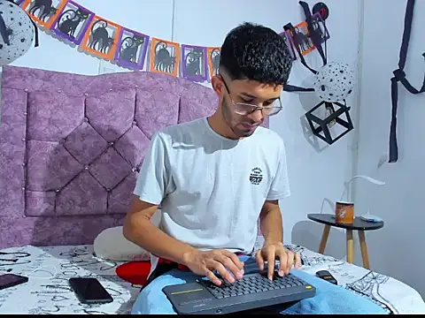 ianthompsoncut online show from 10-21-25, 02:38