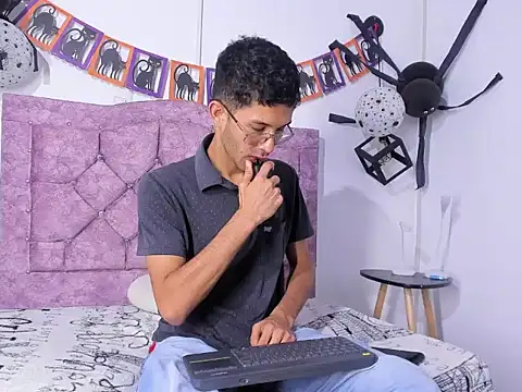 ianthompsoncut online show from 10-17-25, 08:54