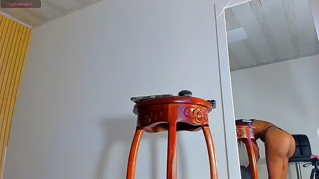 bella tinkerbell bahamas online show from 11-28-25, 08:20