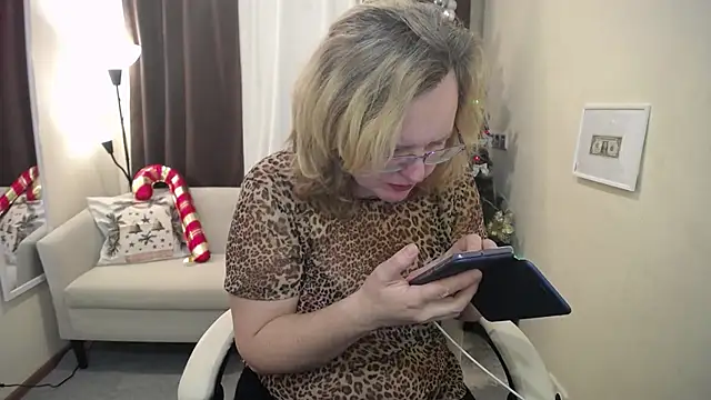 VestaWoody online show from 11-29-25, 08:14