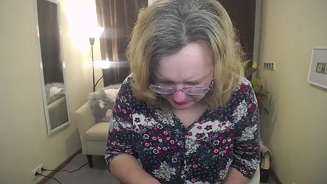 VestaWoody online show from 11-21-25, 07:07