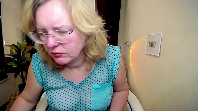 VestaWoody online show from 10-08-25, 06:15