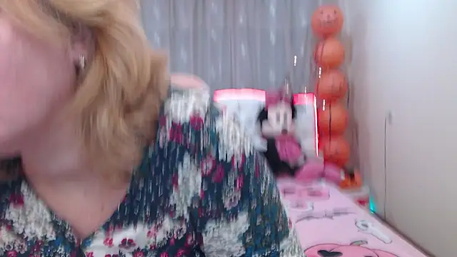 VestaWoody online show from 10-13-25, 06:26