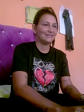 Snapshot of fanny_soto chatting on 10-06-25, 01:12 fanny soto online show from 10-06-25, 01:12