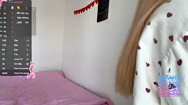 Snapshot of GilySuper chatting on 02-14-26, 11:32 GilySuper online show from 02-14-26, 11:32