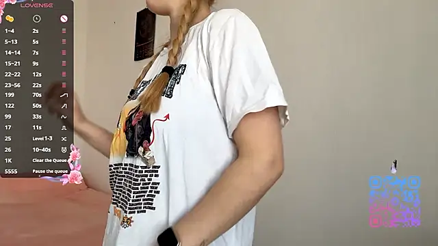 Snapshot of GilySuper chatting on 02-19-26, 11:18 GilySuper online show from 02-19-26, 11:18