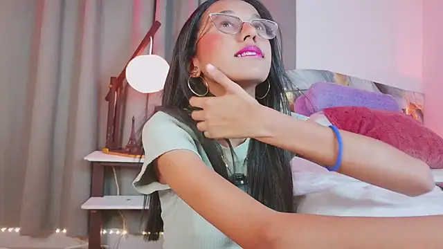 luna valen online show from 11-21-25, 08:19