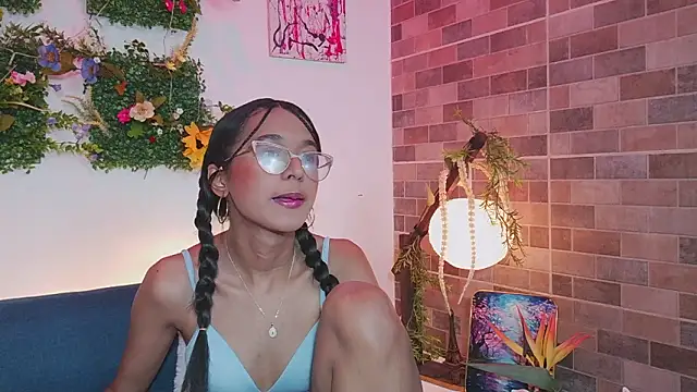 luna valen online show from 03-11-26, 04:39