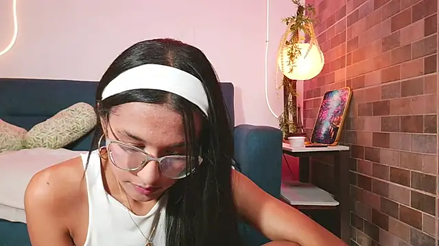 luna valen online show from 04-11-26, 07:45