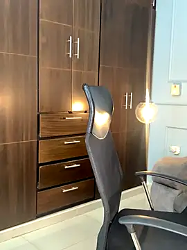 Rose monroee online show from 10-21-25, 07:35