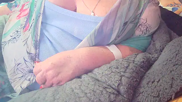 Snapshot of Playful_MILF_Demi chatting on 02-06-26, 10:00 Playful MILF Demi online show from 02-06-26, 10:00