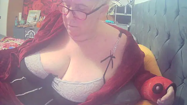 Playful MILF Demi online show from 10-19-25, 10:29