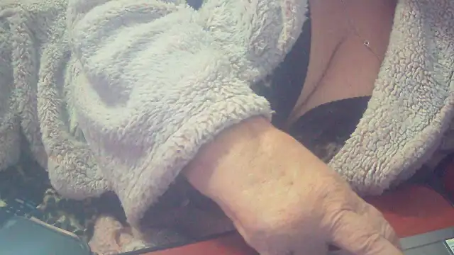 Playful MILF Demi online show from 10-31-25, 12:29