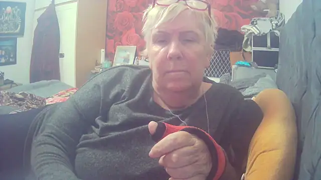 Playful MILF Demi online show from 10-20-25, 12:06