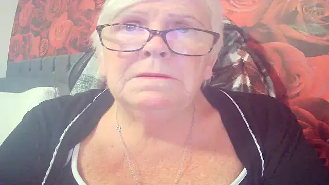 Playful MILF Demi online show from 05-12-26, 09:59